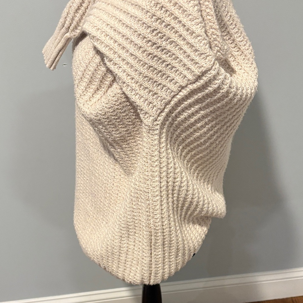 American Eagle Cream Women's Sweater - Picture 2 of 4